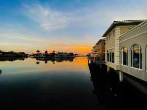 Naples shopping, Naples Fl Shopping Centers, Naples Malls, Shops in Naples, Naples Fine Shops, Where to shop in Naples Fl. Naples Fine Shopping, Naples Fine Dining and Shops, Naples Destination for Shopping and dining, Naples Waterside shopping, Naples Waterside dining, Naples waterfront dining, Naples waterfront shopping, Boutique Shopping in Naples Fl, Shops in Naples Fl