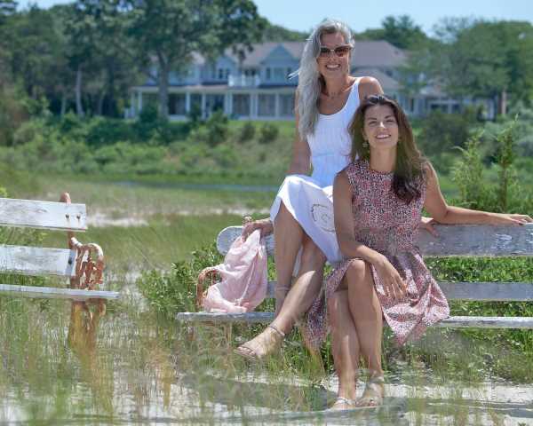 A Tout Age, Venetian Village, The Village Shops at Venetian Bay, Women's cloths at the shops at Venetian Village, Naples shopping, Naples Fl Shopping Centers, Naples Malls, Shops in Naples, Naples Fine Shops, Where to shop in Naples Fl. Naples Fine Shopping, Naples Fine Dining and Shops, Naples Destination for Shopping and dining, Naples Waterside shopping, Naples Waterside dining, Naples waterfront dining, Naples waterfront shopping, Boutique Shopping in Naples Fl, Shops in Naples Fl